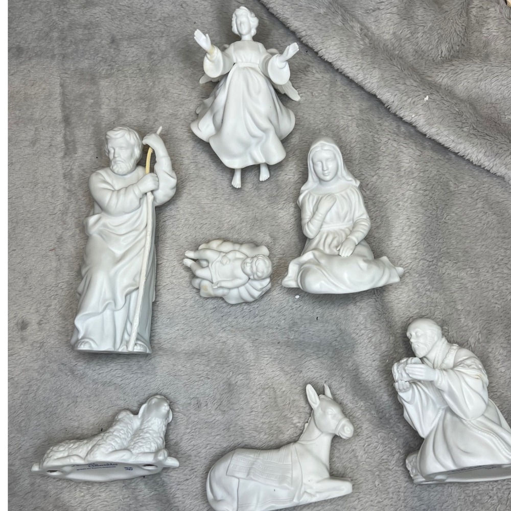 Avon Nativity Collectibles Bisque Porcelain 7 Piece Set White 1981-1984